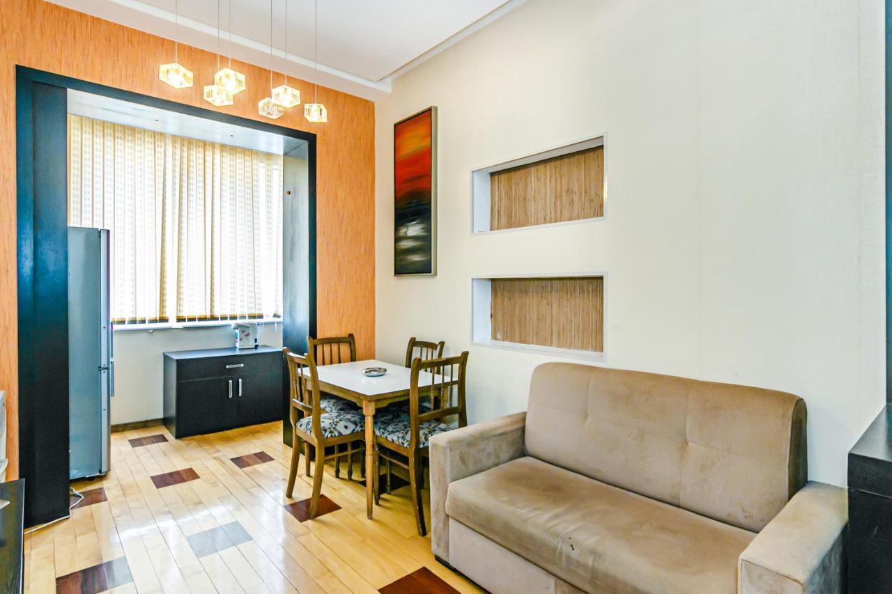 Lovely Sweet Apartment Баку Екстериор снимка