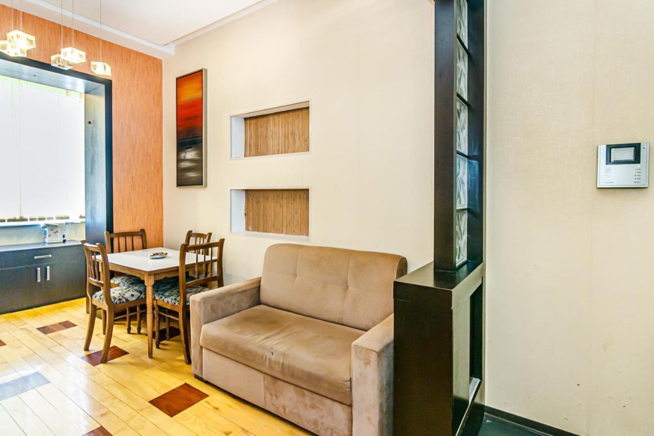 Lovely Sweet Apartment Баку Екстериор снимка